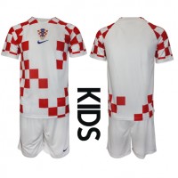 Camisa de time de futebol Croácia Replicas 1º Equipamento Infantil Mundo 2022 Manga Curta (+ Calças curtas)